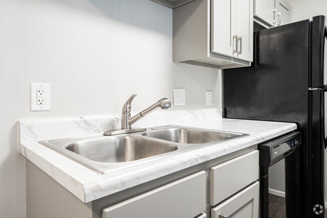 1BR, 1BA - 466SF