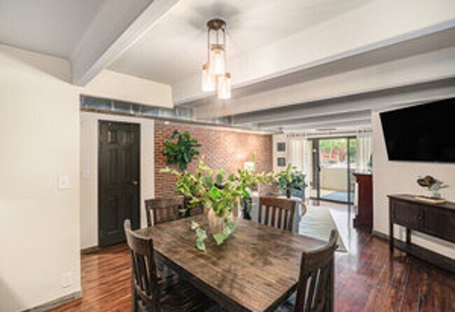 Photo - Cute 2 Bed Condo in Old Town