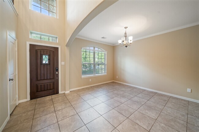 Photo - 667 Oak Cir Dr E