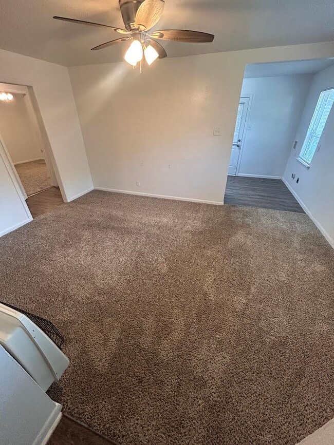 Photo - 718 Sunny Ln