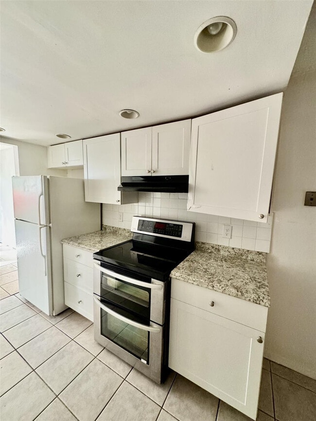 Photo - 680 Tennis Club Dr Unit 107