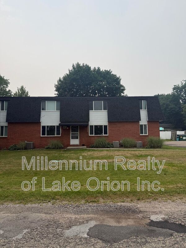 Building Photo - 80 Myron St Unit #2