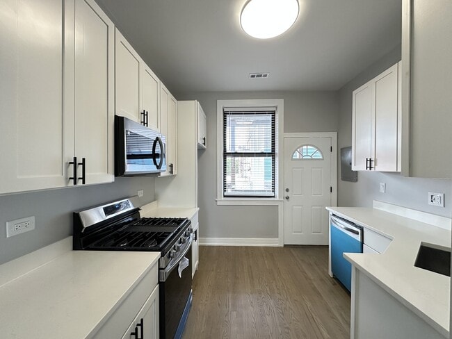 Photo - 3834 N Wilton Ave Unit 4
