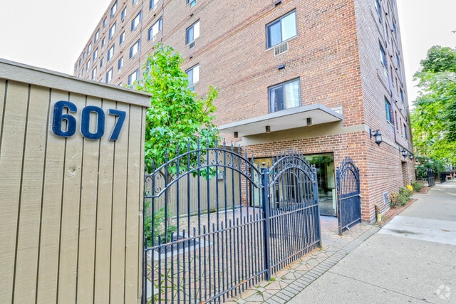 Building Photo - 607 W Wrightwood Ave Unit 714 Rental