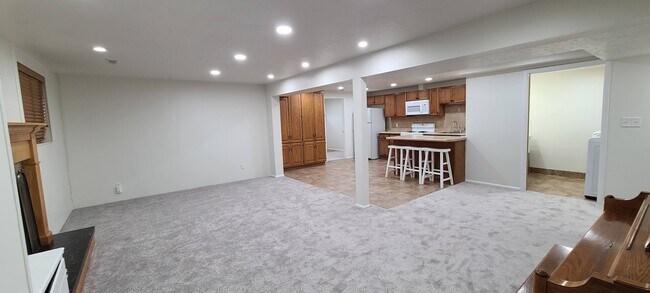 Kitchen/Dining - 7438 S Camelback Cir Unit basement