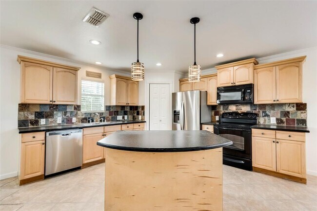 Photo - 633 Rose Garden Dr