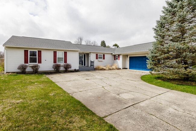 Building Photo - 229 Topaz Ln