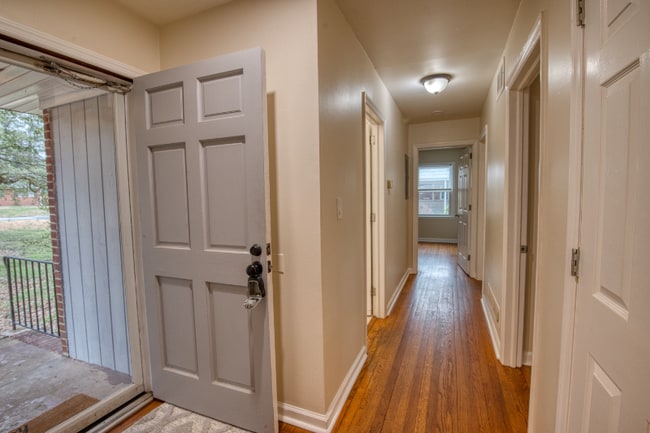 Photo - 5133 Jeffries St