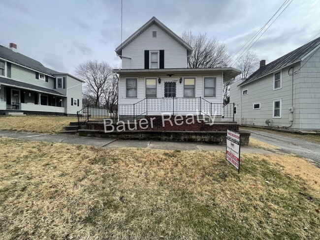Building Photo - 3 -4 Bedroom Home Near Brookside Park