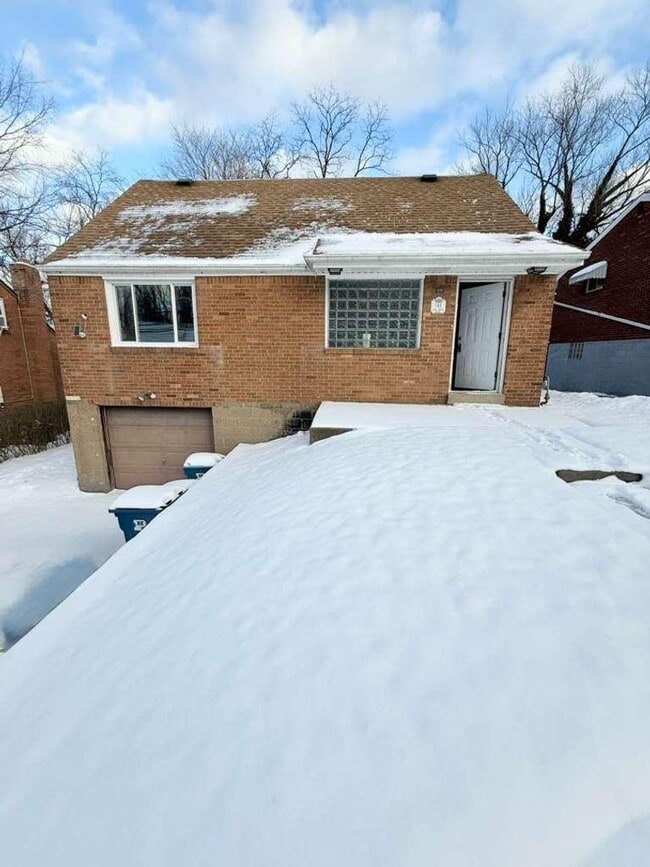 Building Photo - Beautiful UPDATED 4bd 2ba Home in Penn Hills!