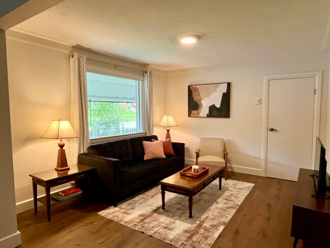 Building Photo - 15 Oryme Av