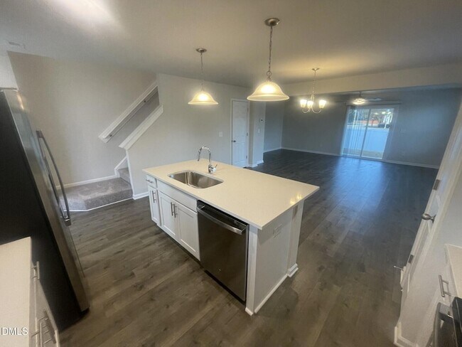 Photo - 1002 Peony Ln