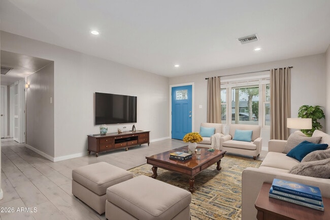 Photo - 1208 W 6th St