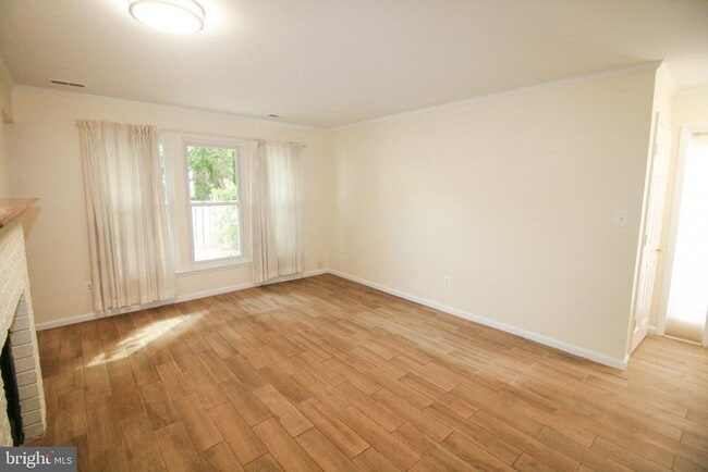 Building Photo - 11325 Halethorpe Terrace Unit 207