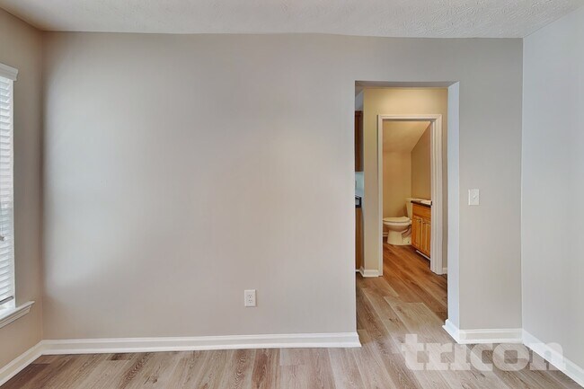 Photo - 9598 Lakeview Cir