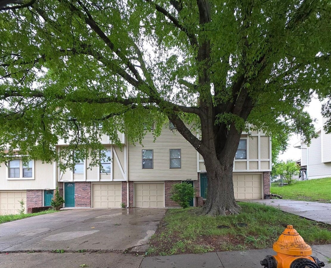 Coming Soon: Spacious 2BR/1.5BA Quadplex - Coming Soon: Spacious 2BR/1.5BA Quadplex