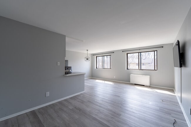 Photo - 8601 Manchester Rd Unidad 321