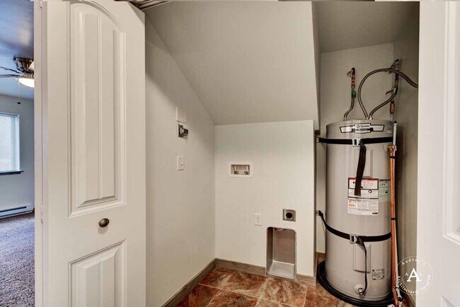 Photo - 2058 Gold Ave