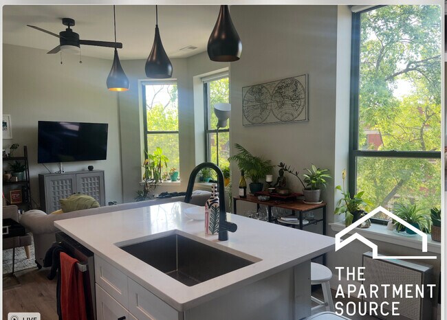 3611 N Greenview Ave Unit 3