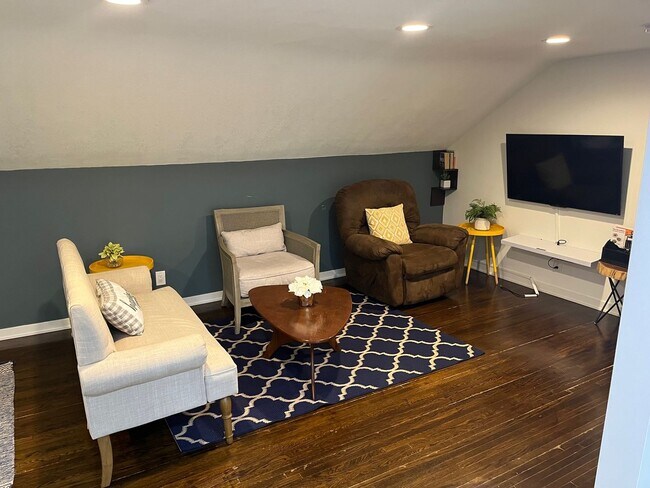 Photo - Three Pearls Unit A