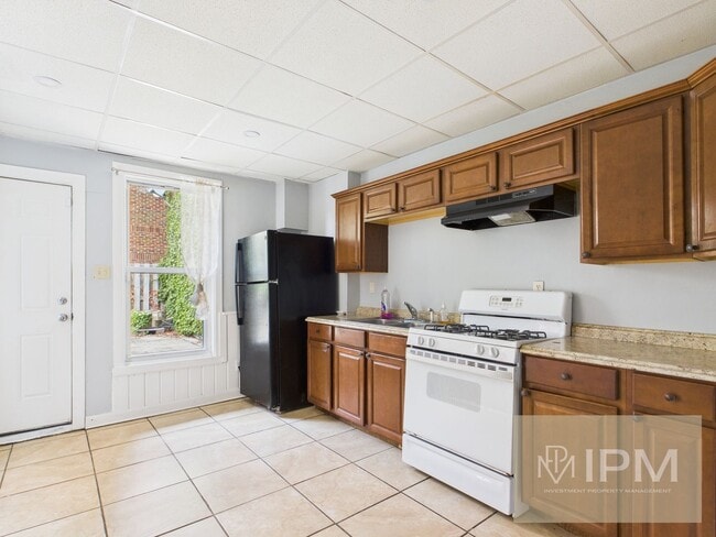 Photo - Available Now! Spacious 5 Bedroom, 1 Bath ...