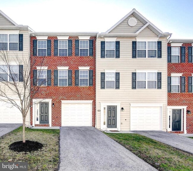 Photo - 53 Nittany Ct Townhome