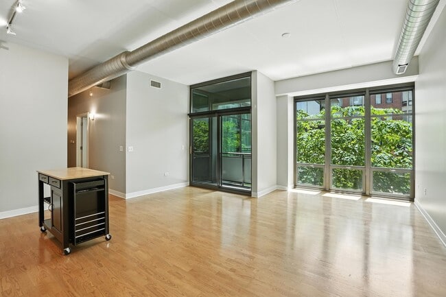 Building Photo - 684 W Wayman St
