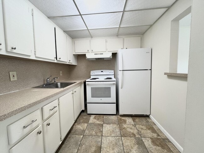 Photo - 170 Newport Dr