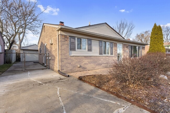 Photo - 8315 Flamingo St