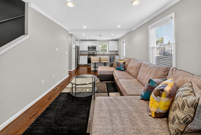 Photo - 5211 Jay St NE