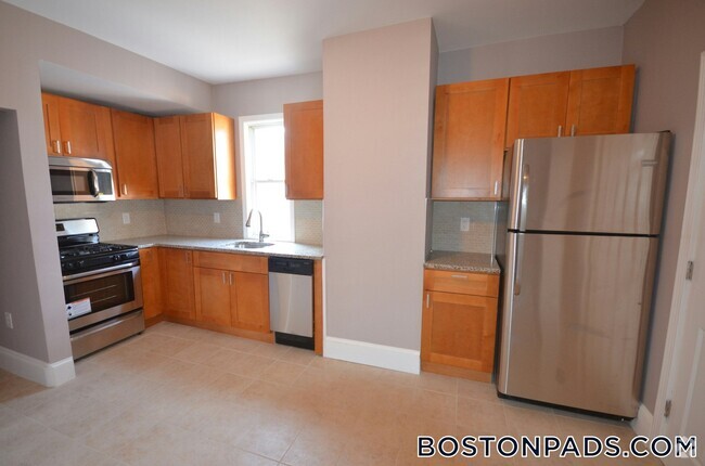 Building Photo - 224 Chelsea St Unit 3 Rental