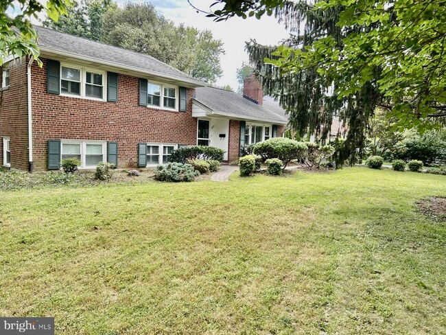 1415 Mayflower Dr