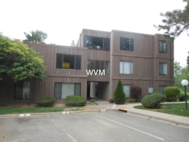 Building Photo - Dayton Green Condo