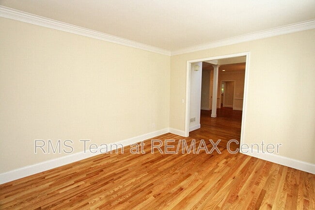 Photo - 800 Chelsea Park Dr NE