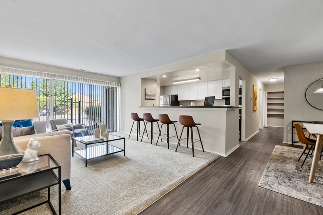 Living room - Cardinal Forest Apartments