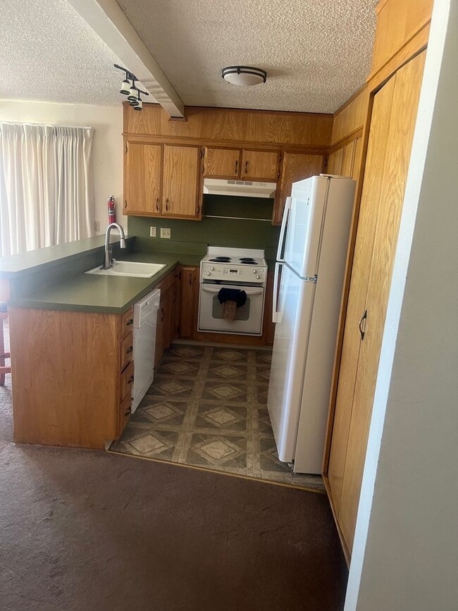 Photo - Chateau Du Lac condo available with Lakefront views and communty pool! A must see! Avail. for lon...