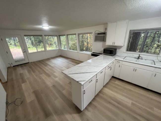 Photo - 1860 Point View Dr Unit 3