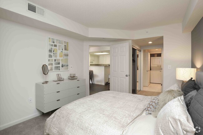 1BR, 1BA - 775 SF