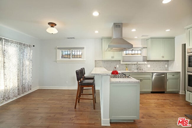 Photo - 752 N Las Palmas Ave