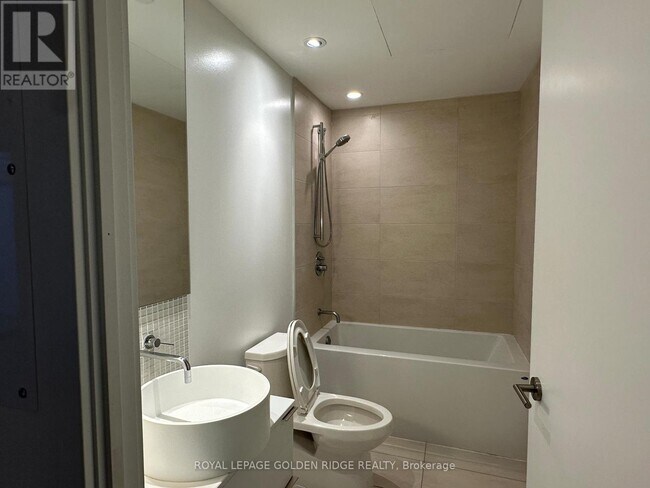 Photo - 185 Roehampton Ave Unité 2411