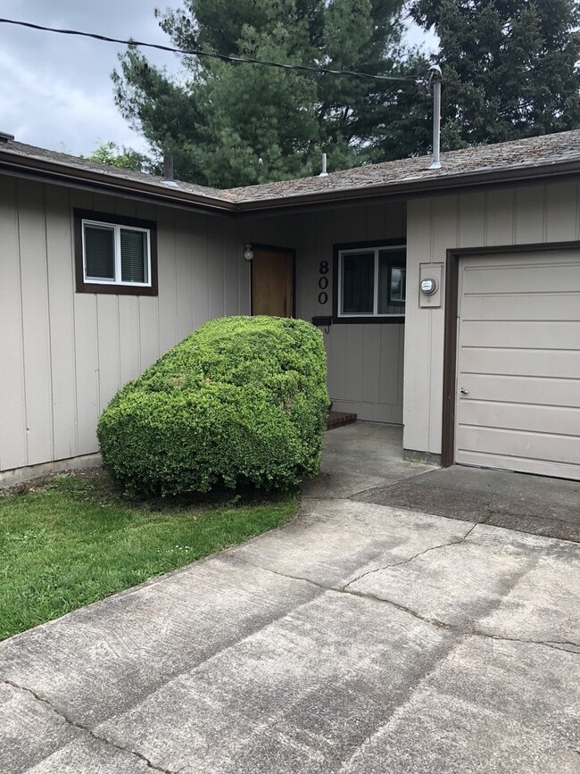 Photo - 800 NE 15th St