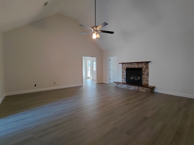 Photo - 211 Crakston Ct