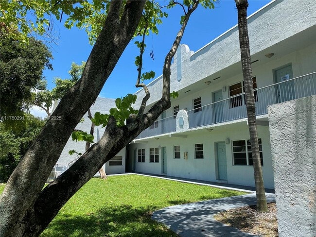 Photo - 1925 Madison St Unidad 11