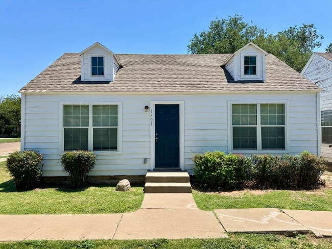 Building Photo - Spacious 1/1 Close to TTU & Downtown