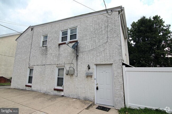 Building Photo - 411 Grove St Rental