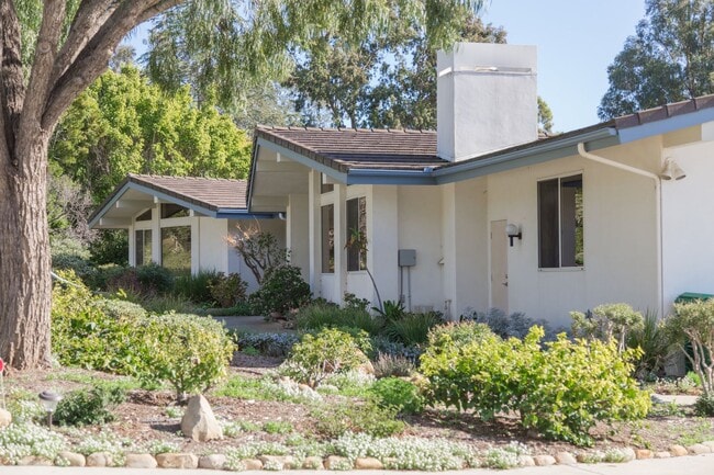 Building Photo - Well-Appointed Home in Desirable Mountain View School District