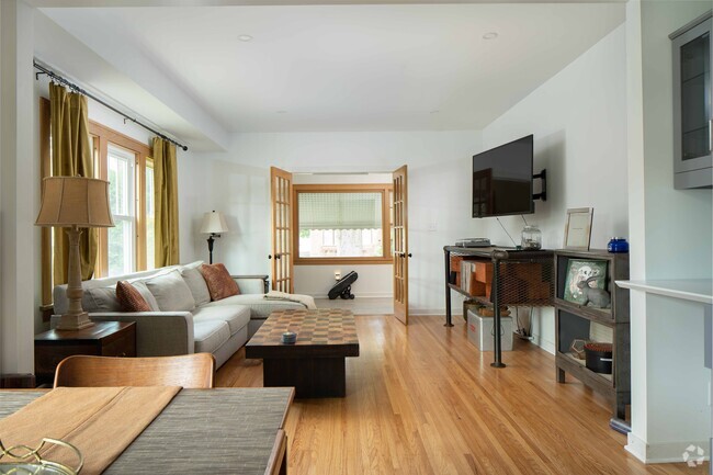 Building Photo - 2401 3rd st NE Apt 2 Unit 1