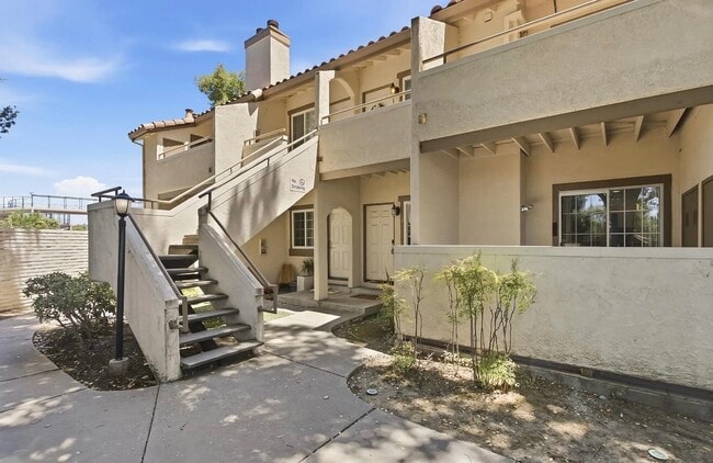 Building Photo - 977 Warburton Ave