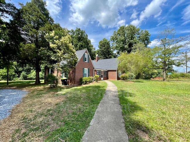 Building Photo - 1419 N Main St