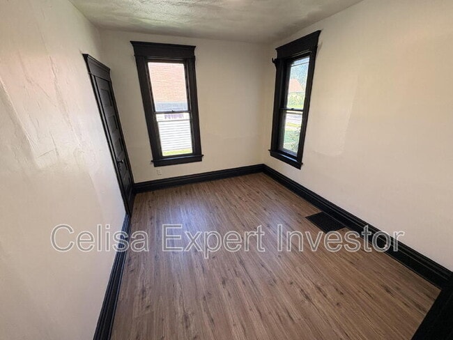 Photo - 2408 Smith St
